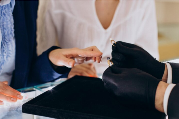 Top Reasons to Pawn Your Jewelry Instead Of Selling It